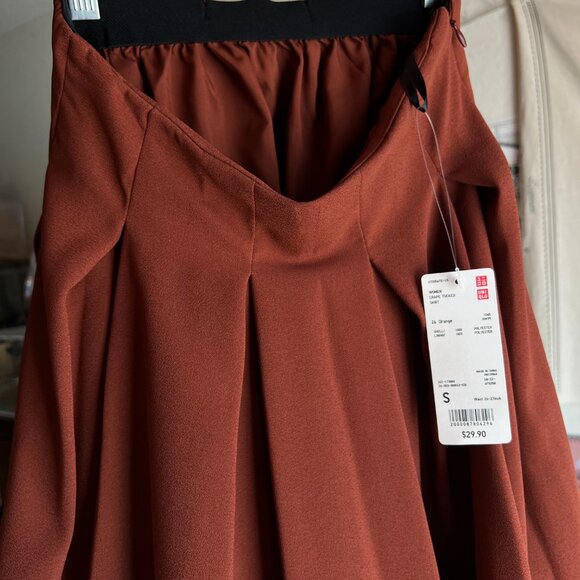 Uniqlo A-Line Skirt in Deep Red - Picture 6 of 7